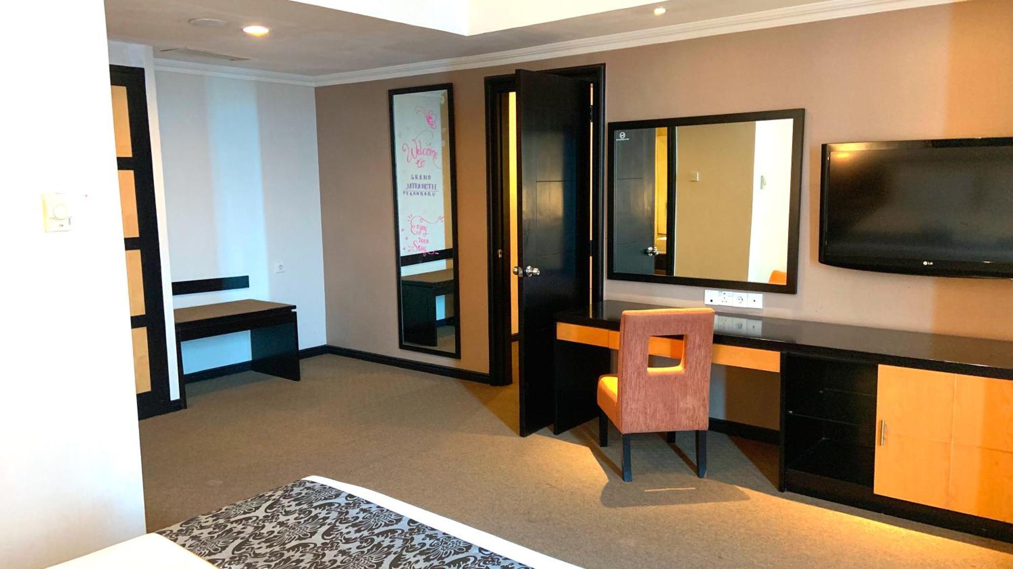 Grand Jatra Hotel Pekanbaru Ngoại thất bức ảnh